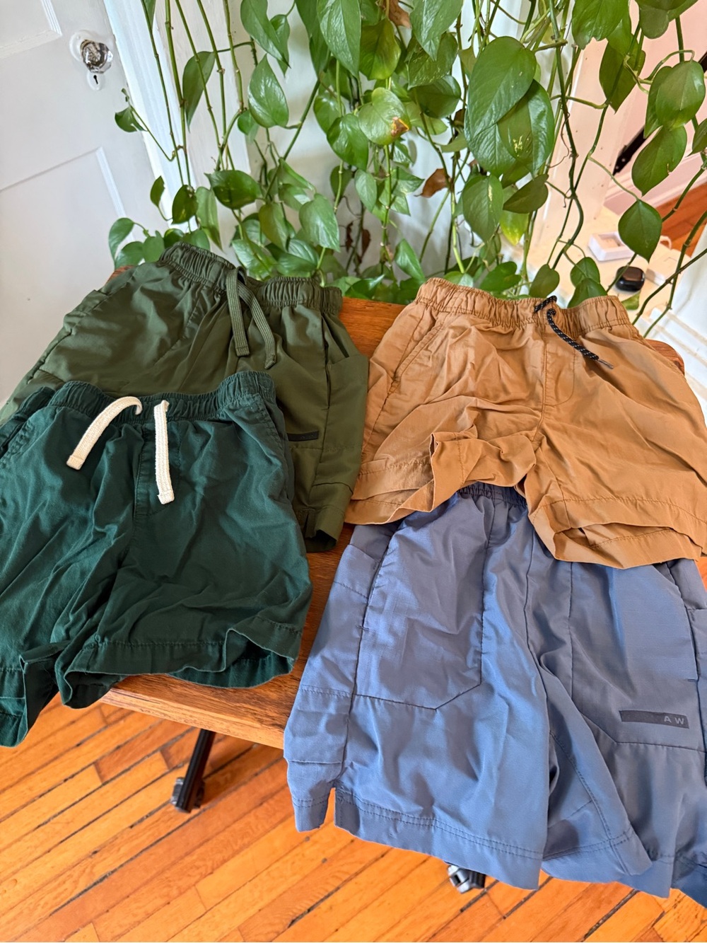 Old Navy Kids Shorts — Green, Dark Green, Tan, Blue size S (6-7) (4 pair)